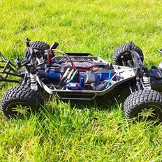 Truck Traxxas Slash 4x4 Brushless