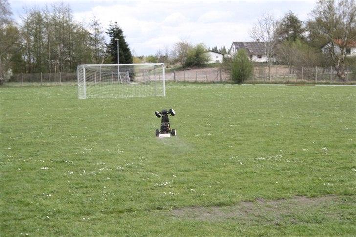 Buggy Fg Baja Buggy 2WD - igen skulle den op og stå sikke en frækkert :P billede 3