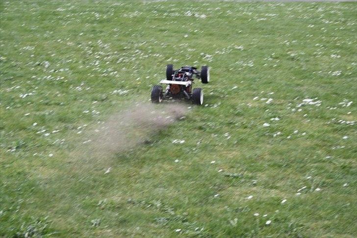 Buggy Fg Baja Buggy 2WD - den prøver på og komme op og stå :D billede 6