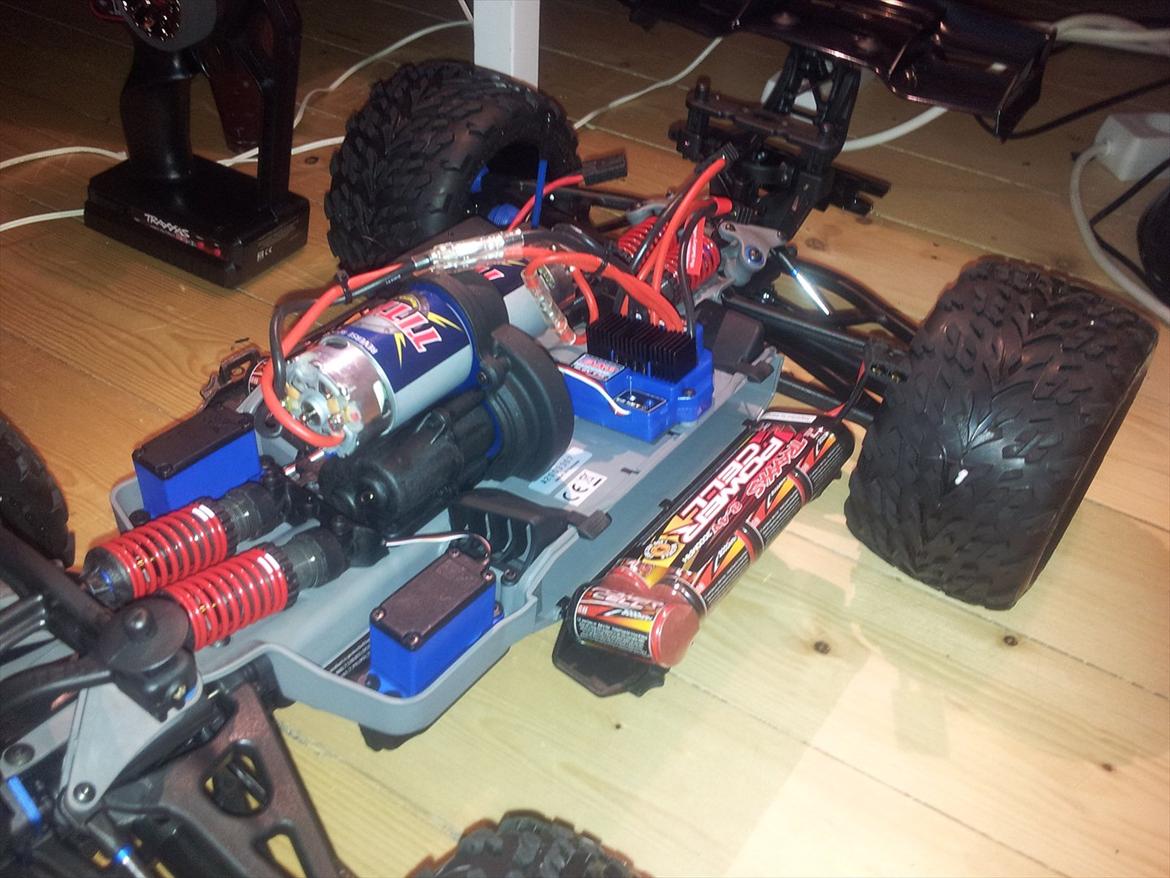 Off-Roader Traxxas E-REVO SOLGT billede 2