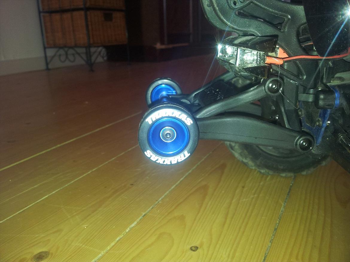 Off-Roader Traxxas E-REVO SOLGT billede 5