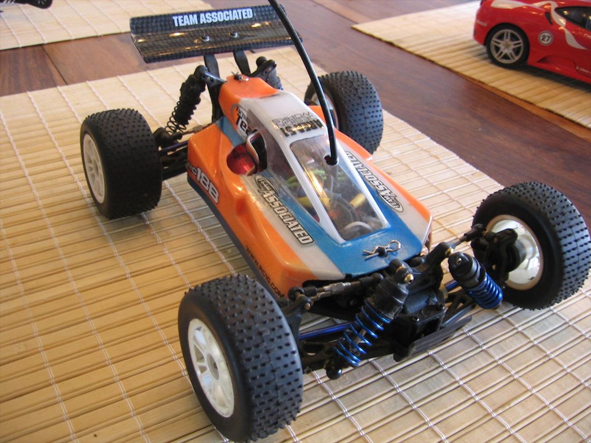 Buggy Team Asso RC18B Standard billede 1