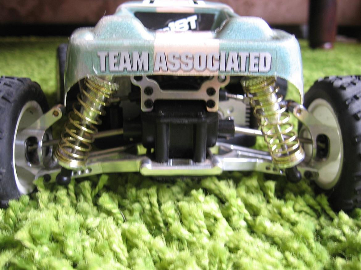 Truck Team Asso RC18T "Speeder" billede 4
