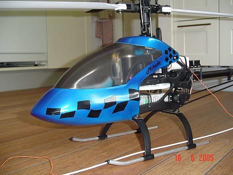 Helikopter Logo 10 - D. 16. juni: Så fik jeg lige lyst til at male og dekorere helien efter egen idé og "design". Nu ligner den ikke alle "de andre".  billede 16