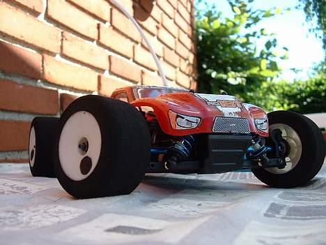 Truck Associated RC18T - AE 18t Foamtires. Kørehøjde Onroad: 8 mm billede 8