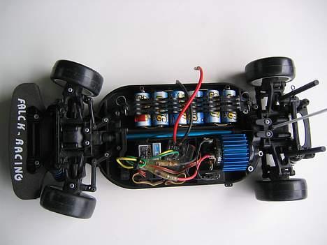 Bil Tamiya  Nissan calsonic - Her ser i så min tt-01 oppe fra med de nye dæk og fælge  billede 16