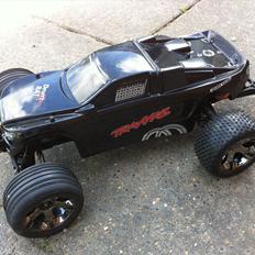 Bil Traxxas Rustler