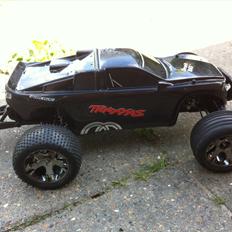 Bil Traxxas Rustler