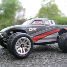 Off-Roader Team Losi Micro Desert Truck.
