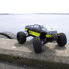 Off-Roader HPI Savage XL Blackbird