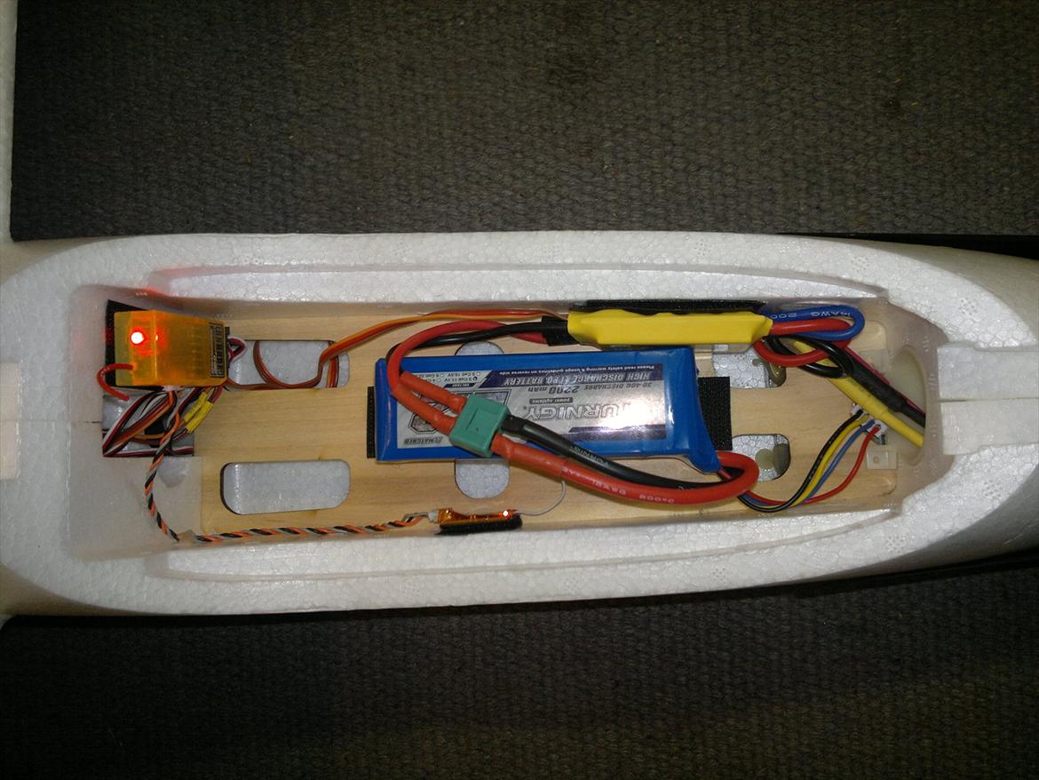 Fly Diamond 2500 - Fint plads til batt kan også flyve på 4 cell men har kun brugt 3 cell det er mere end nok billede 9