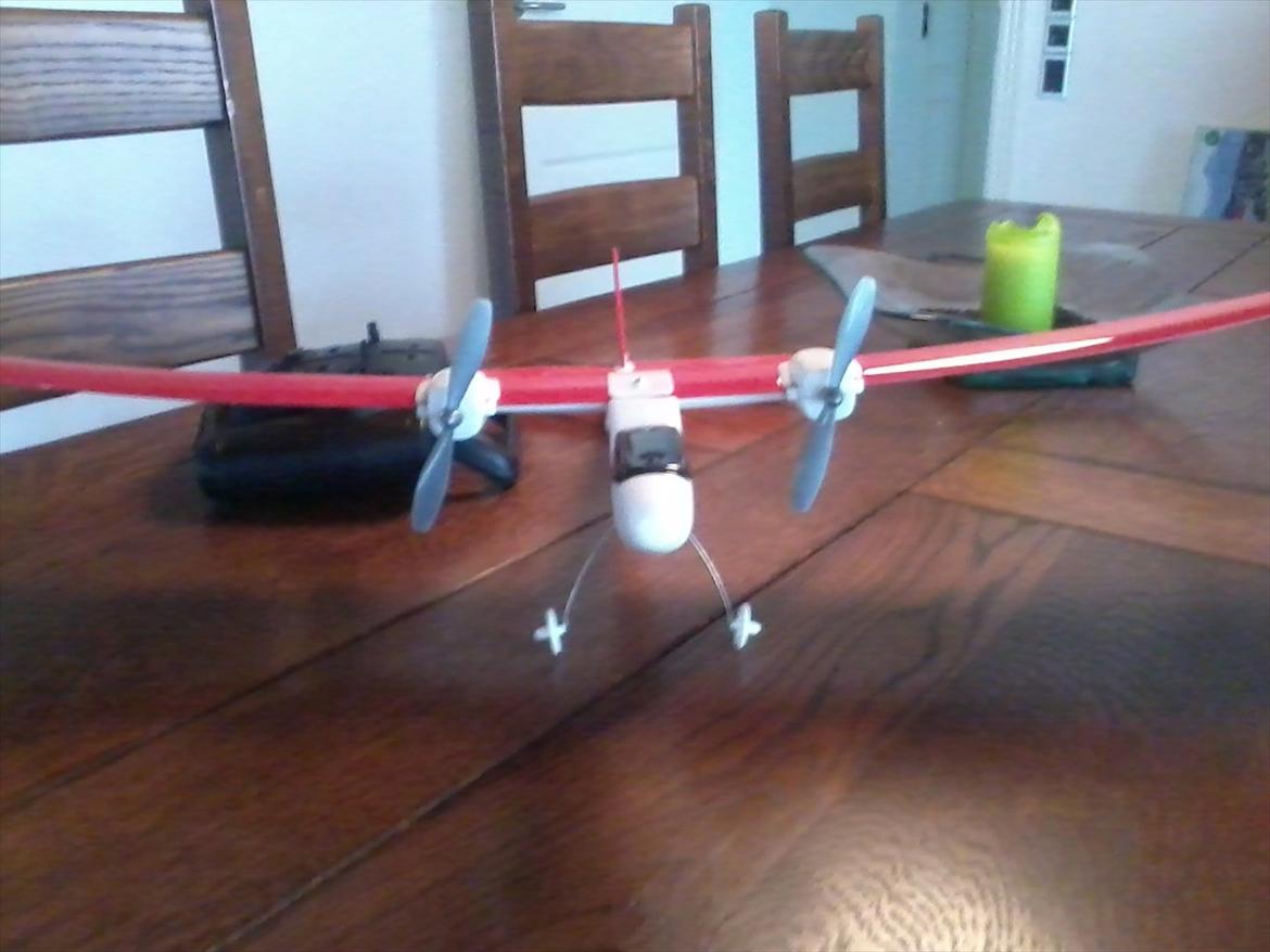 Fly karo air dragonfly 2-845- fløjet væk ?? - ´her ses flyet forfra med sine 2 propeller.. billede 5