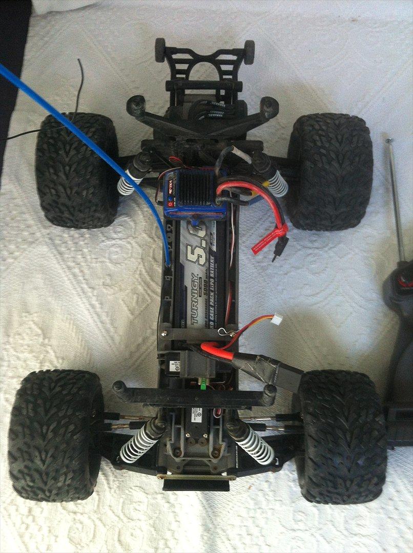 Bil Traxxas Stamped Vxl - Det bagerste setup hvor mang igen kan se hvor inpackt traxxas har lavet bilen, man kan se de virkelig har tænkt over designet. da det meste af vægten er bagerst. billede 3