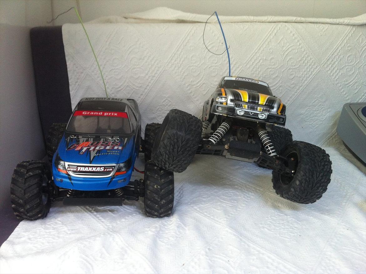 Bil Traxxas Stamped Vxl - Min stamped som står med det ene hjul oven på min gamle Bonzer Big Foot, som var min første Rc-bil billede 5