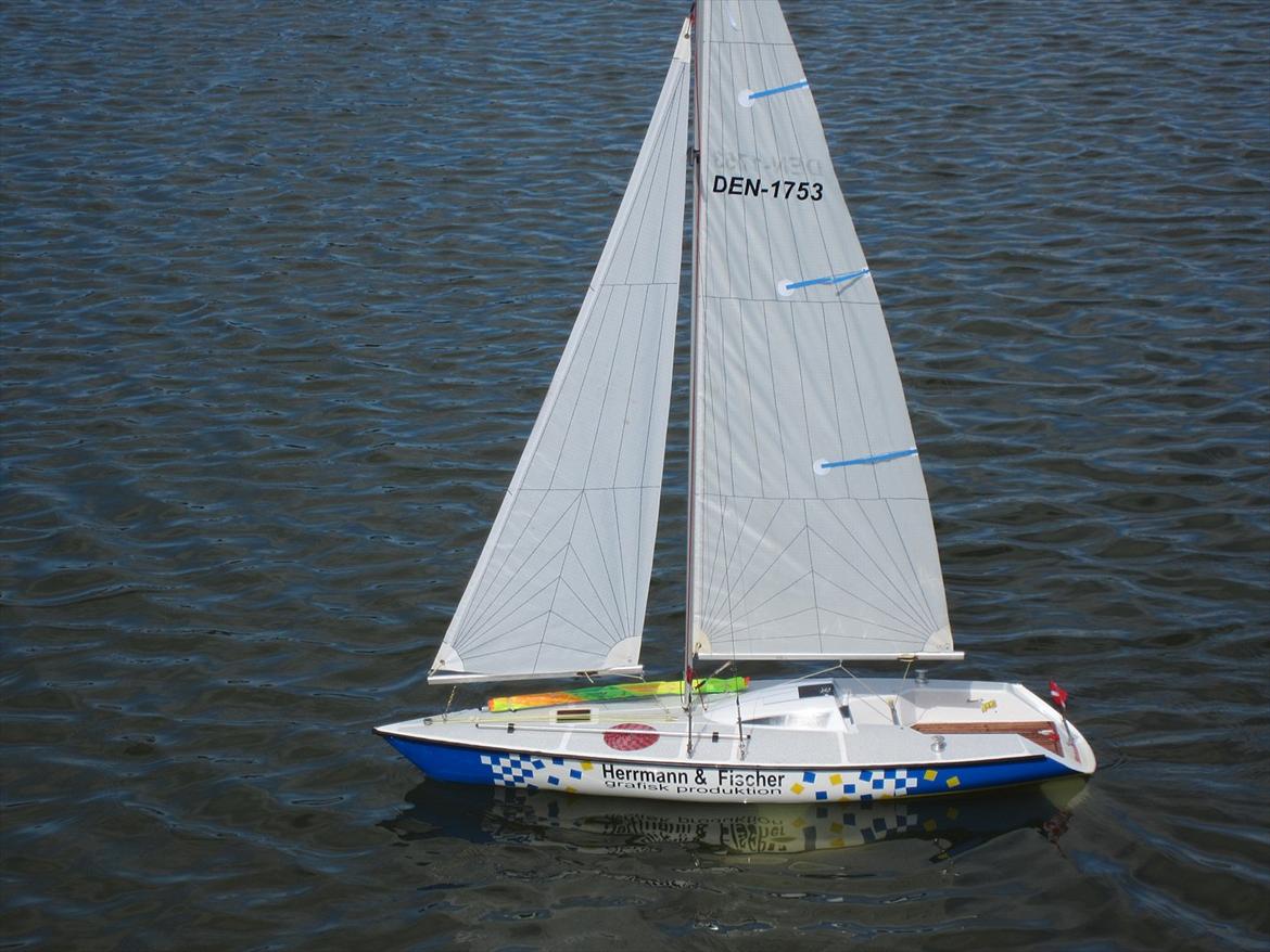 robbe estelle rc yacht