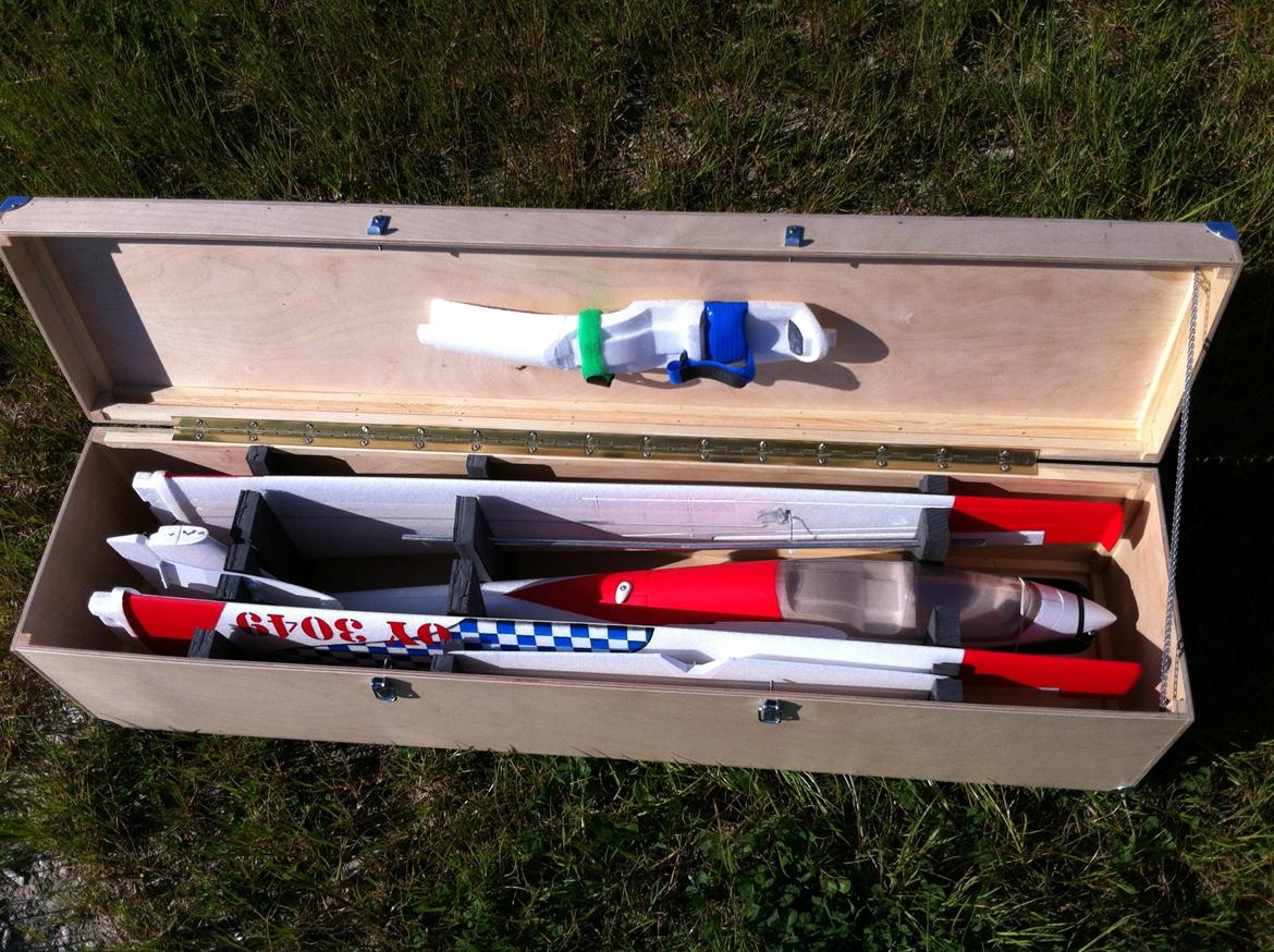 Fly Art-Teck ASK-21 - Der er lavet skumvæge i transportkassen så flyveren ligger fast under transport billede 3