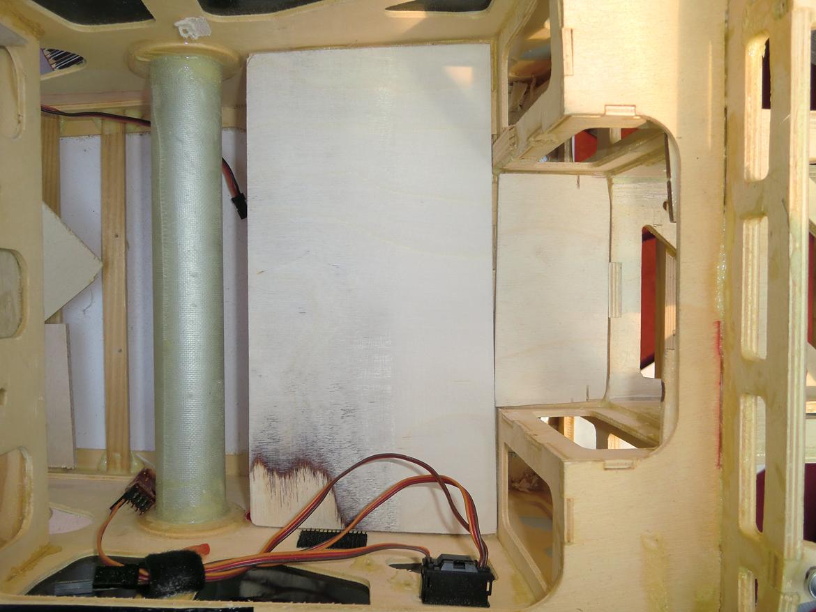 Fly Velox Revolution 2 2,2m - Forstærkning af motor fundament billede 6