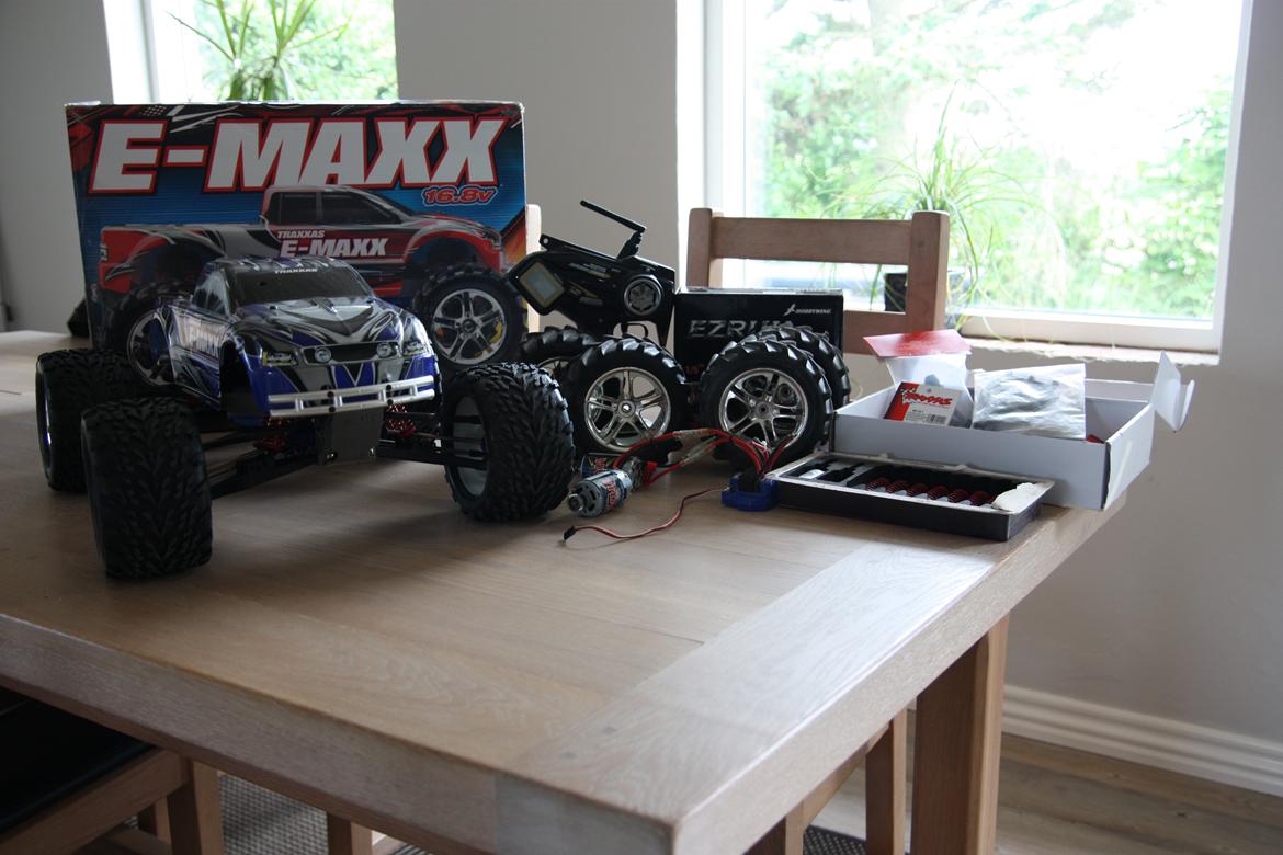 Bil Traxxas E-Maxx billede 1