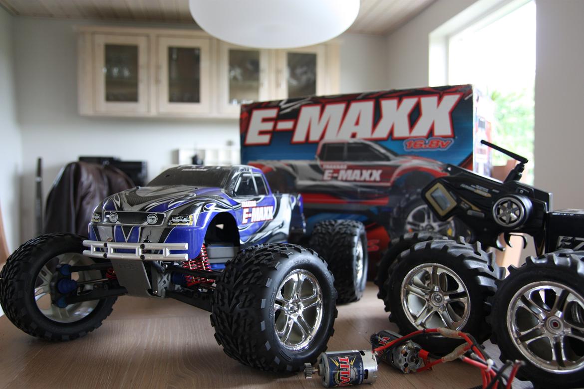 Bil Traxxas E-Maxx billede 2