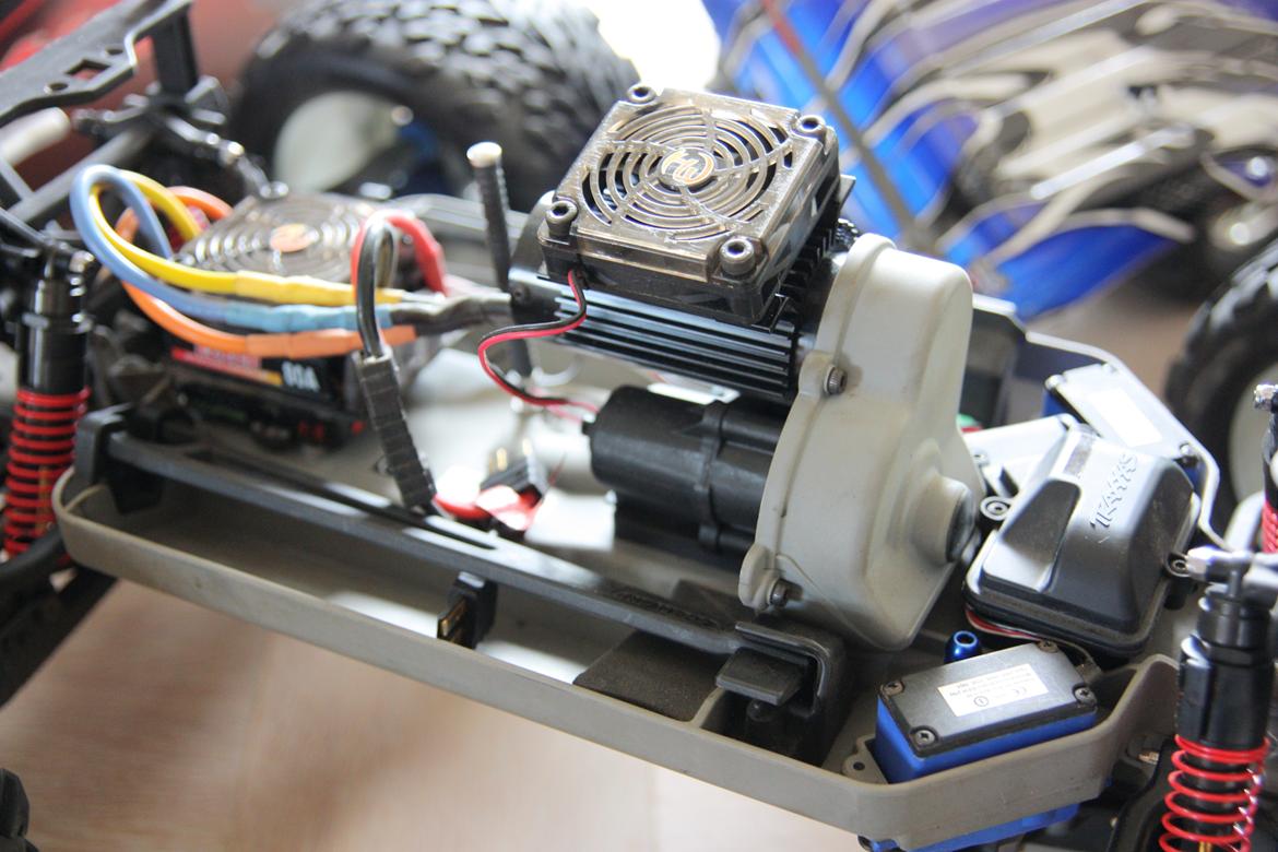 Bil Traxxas E-Maxx billede 7