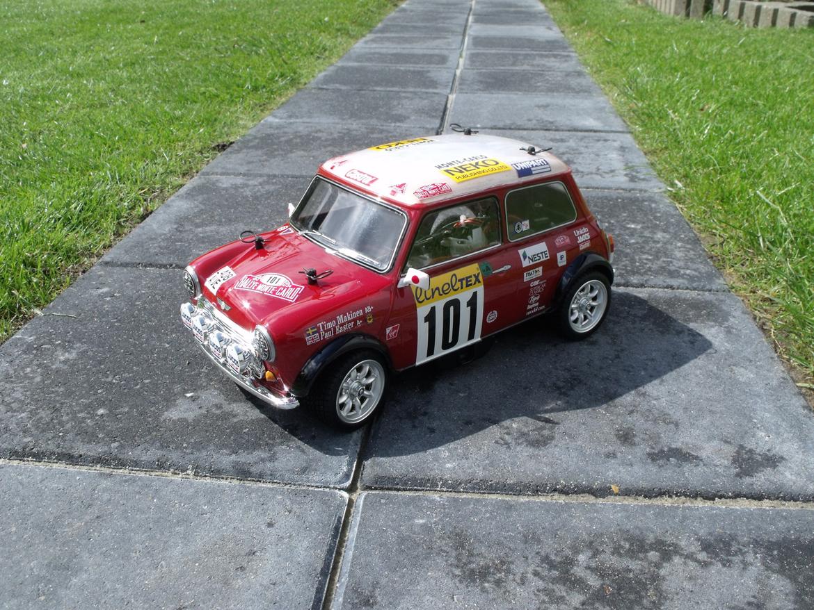 Bil Mini Cooper rally Tamiya M05. - Her parkeret på havegangen. billede 5