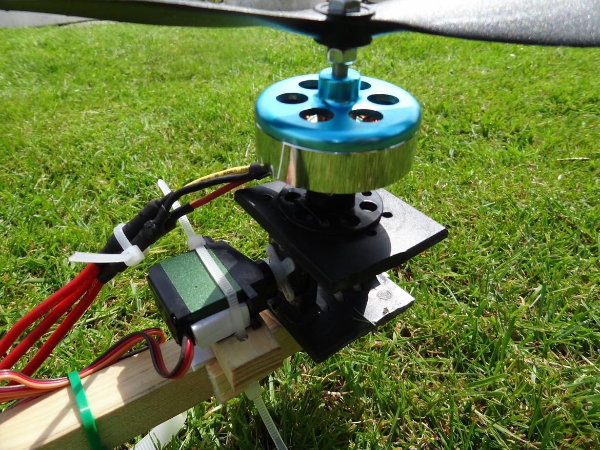 Multirotor Tricopter version 2,5 - yaw mekanismen. 
model hjemme klyt billede 4