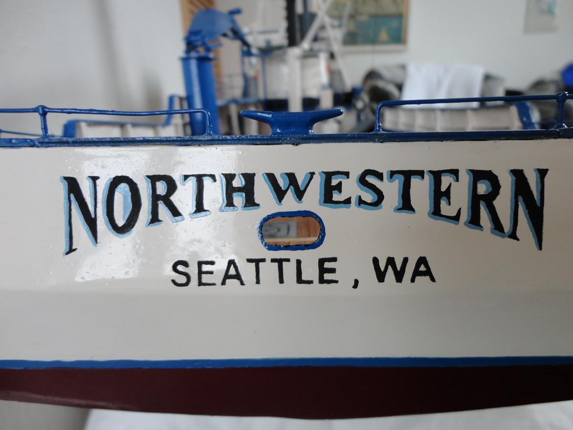 Båd F/V Northwestern - Navnet på båden.. Det er håndmalet med en syl!!  billede 3