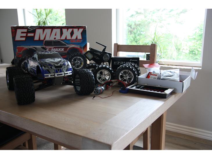 Bil Traxxas E-Maxx billede 1