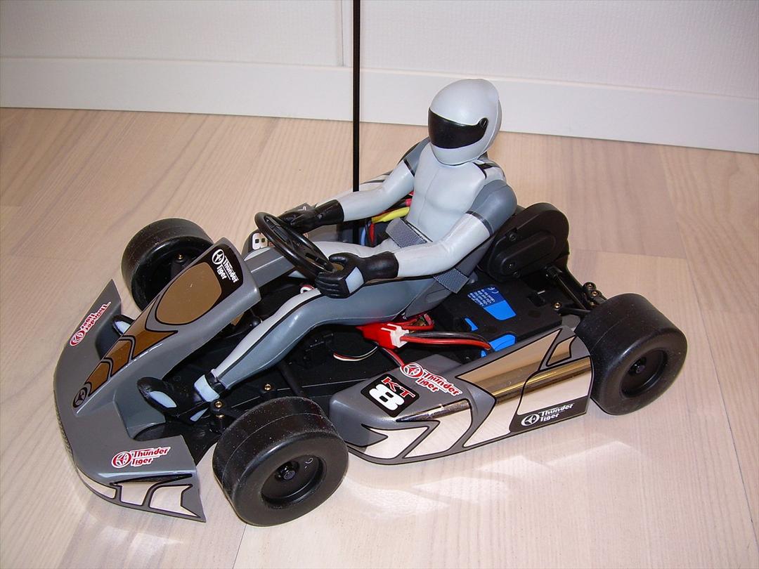 Kart RC Thunder Tiger KT8 brushless 1:8 RTR radio 2.4GHz #6570-F073 - Il Blog del