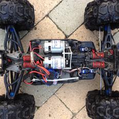 Off-Roader Traxxas Summit