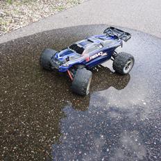 Bil traxxas E-revo vxl solgt