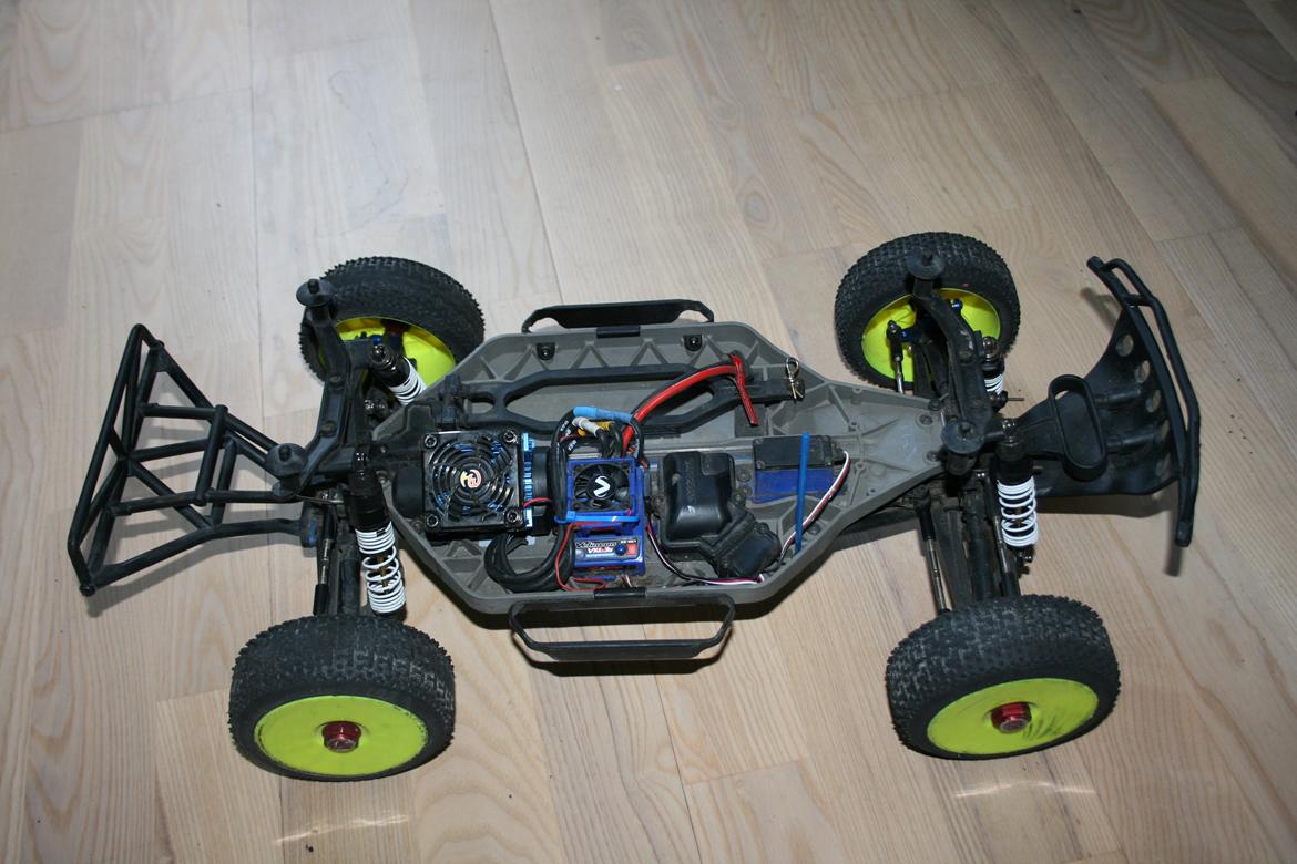 Bil Traxxas Slash 4x4 Ultimate 2.4 ghz - nu med køler på alt  billede 15