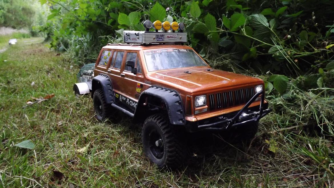 Off-Roader Jeep Cherokee - Axial SCX-10 billede 1
