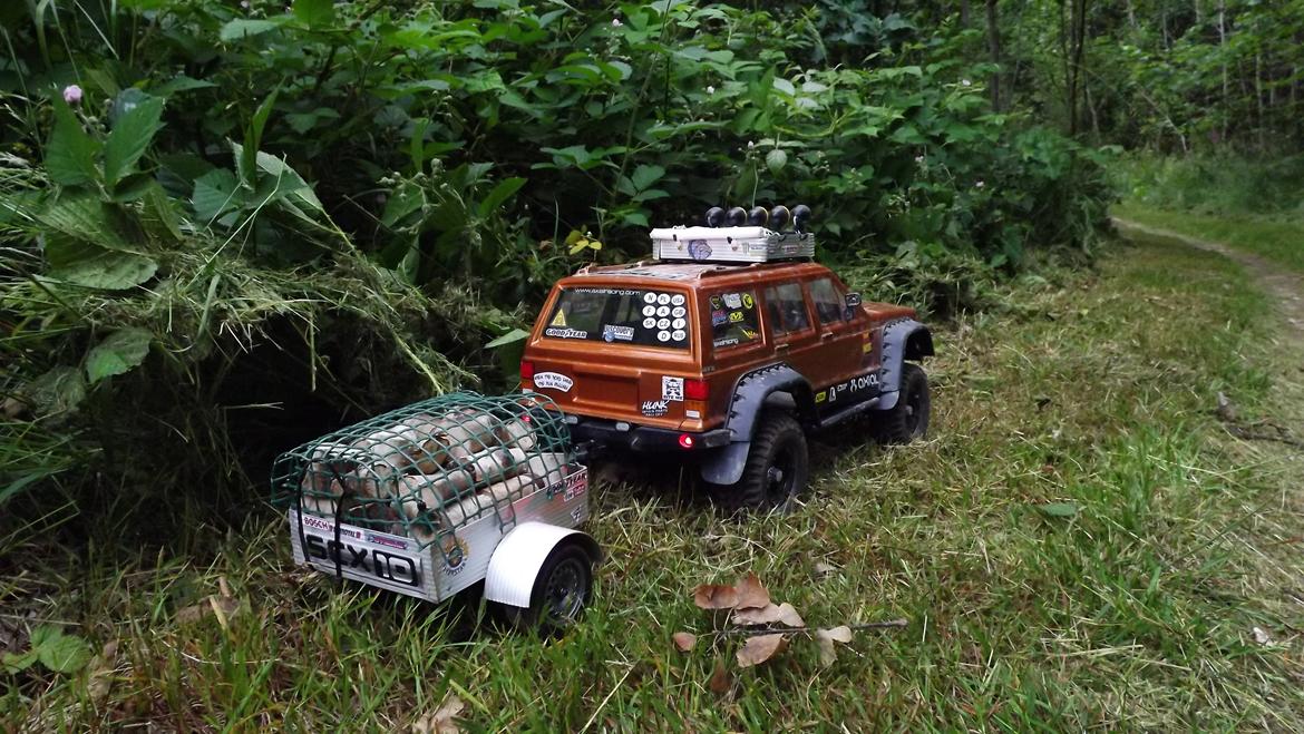 Off-Roader Jeep Cherokee - Axial SCX-10 - Og igen med et læs træ ;) billede 4