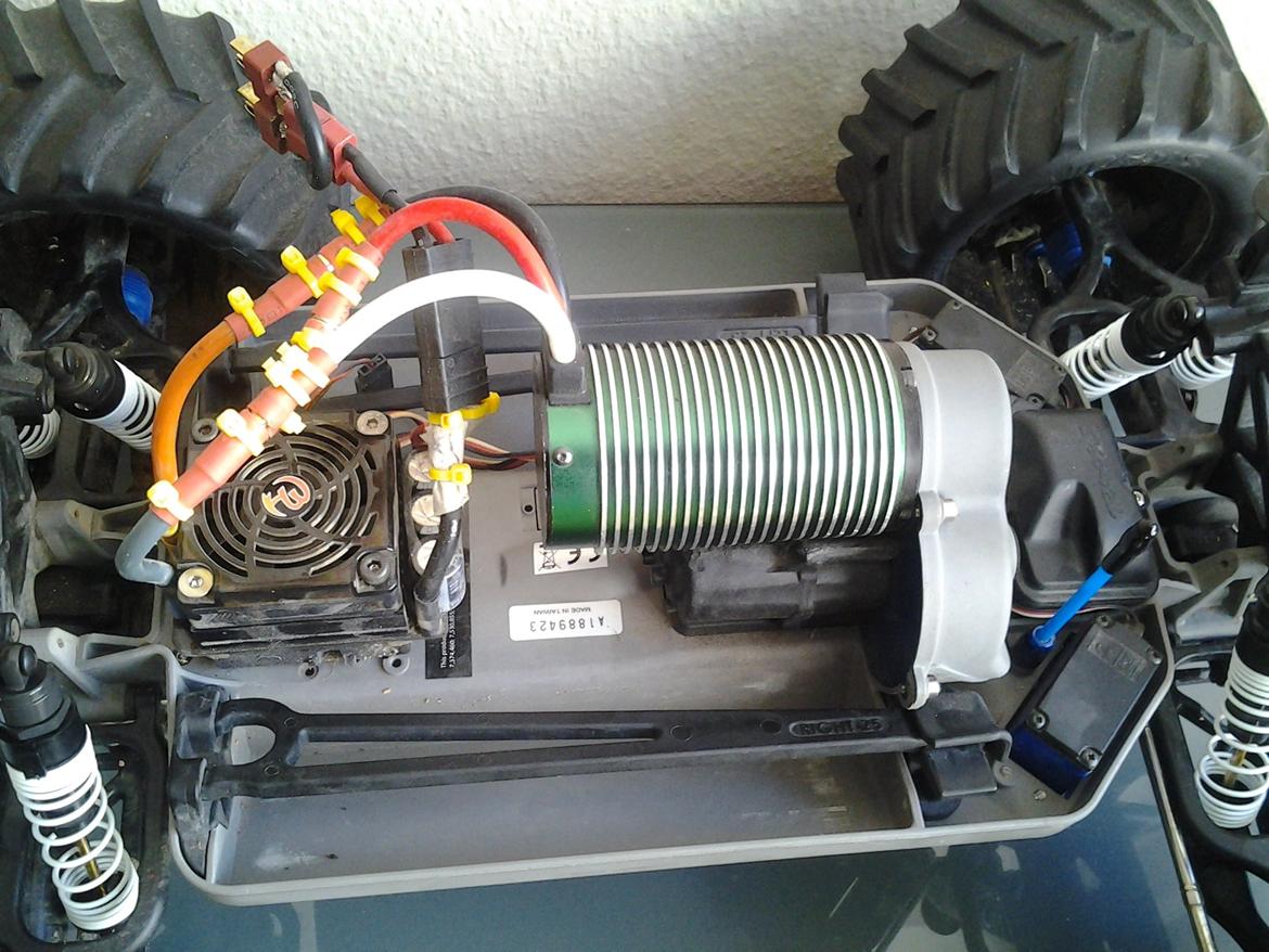 Bil E-maxx 4wd 2,4ghz "ombygget" billede 9