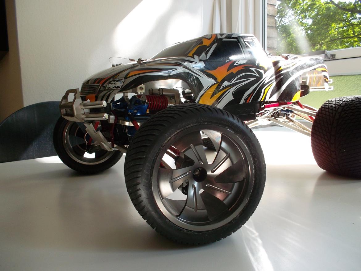 Off-Roader Traxxas revo 3.3 billede 1