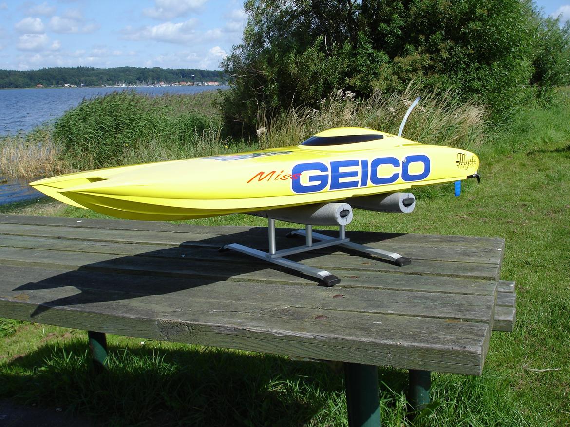 mystic c5000 rc boat