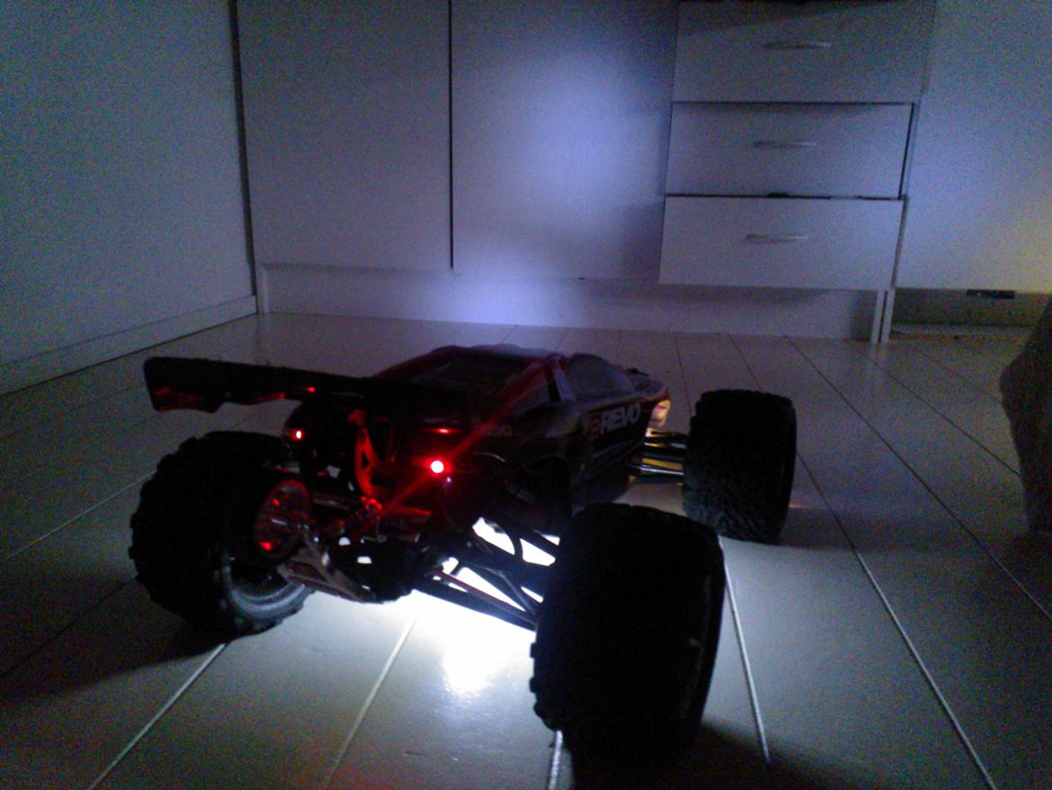 Bil E-Revo billede 2