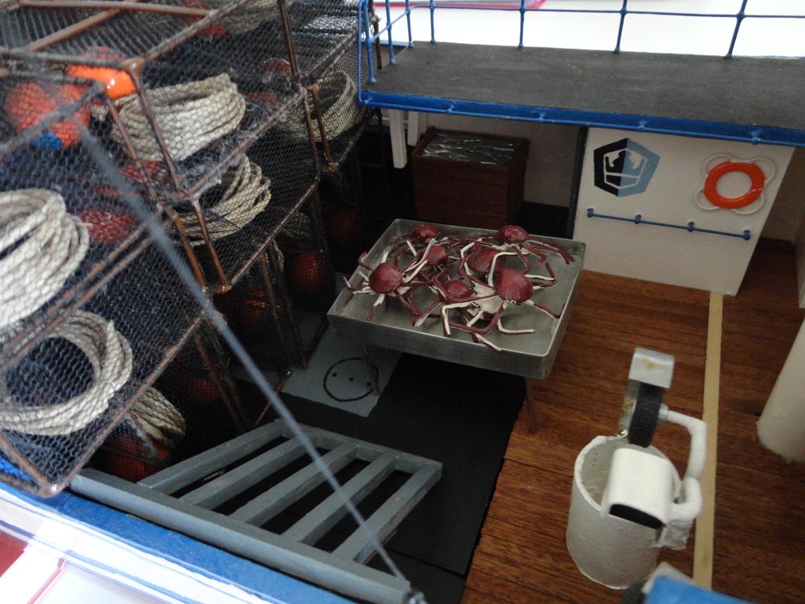 Båd F/V Northwestern - Sorteringsbordet med dagens fangs af konge krabber!! billede 15