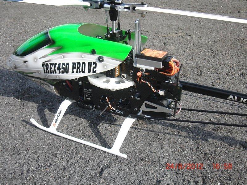 Helikopter Align T-Rex 450 Pro [Brændt] - Her ses installationen af BeastX, Modtager og sattelit. Meget "Clean" trods at jeg måtte fjerne Snake Skin fra servo ledning. billede 4