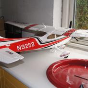 Fly Cessna 182