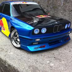 Bil Robitronic Avid V1 BMW E30 M3 RED BULL
