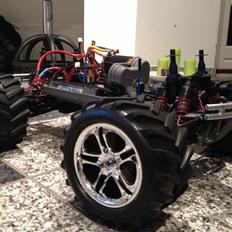 Off-Roader Traxxas E-Maxx