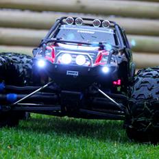 Off-Roader Traxxas Summit