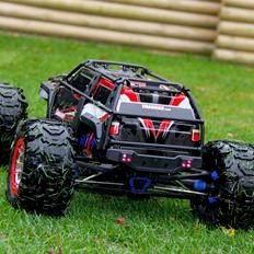 Off-Roader Traxxas Summit