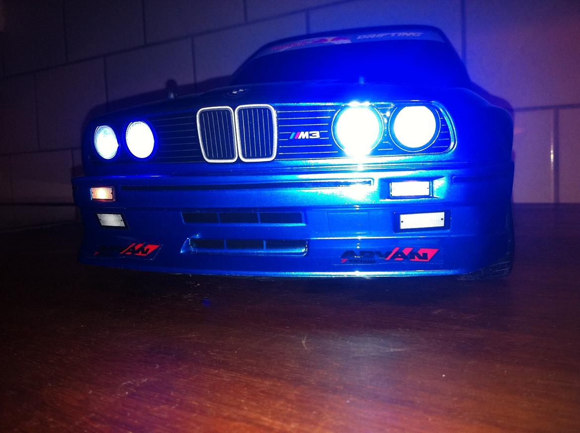 Bil Robitronic Avid V1 BMW E30 M3 RED BULL billede 6