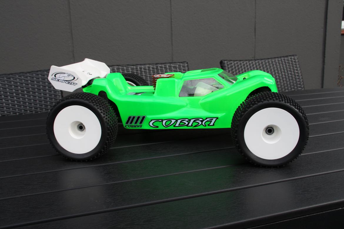 Off-Roader Serpent 811 Truggy billede 1