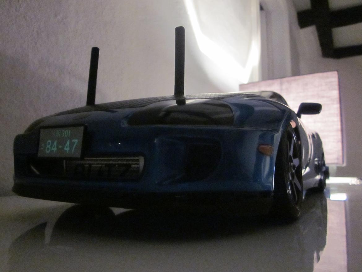 Bil Sniper - Toyota Supra - Selvlysende tekst på nummerpladerne. Fed idé, men virker ikke helt godt. billede 9