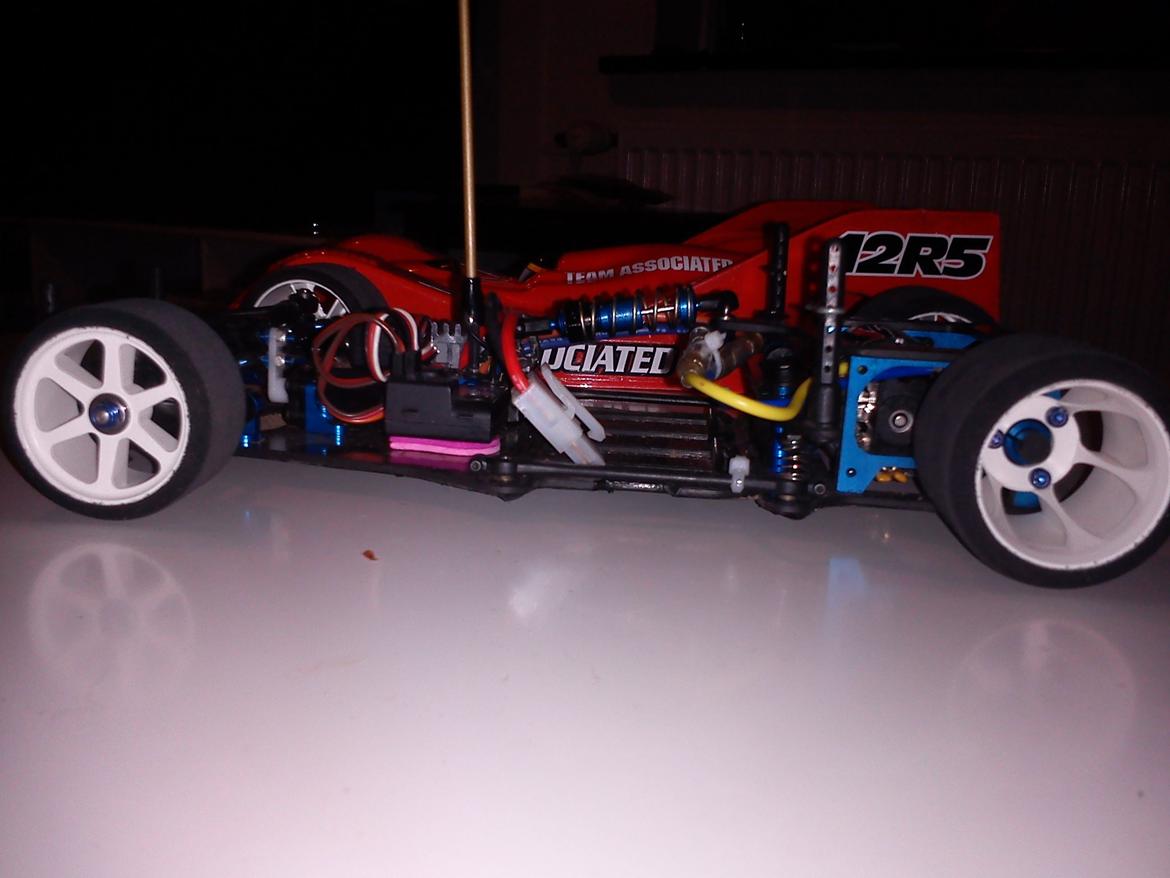 Bil Team Associated 12R5 billede 4