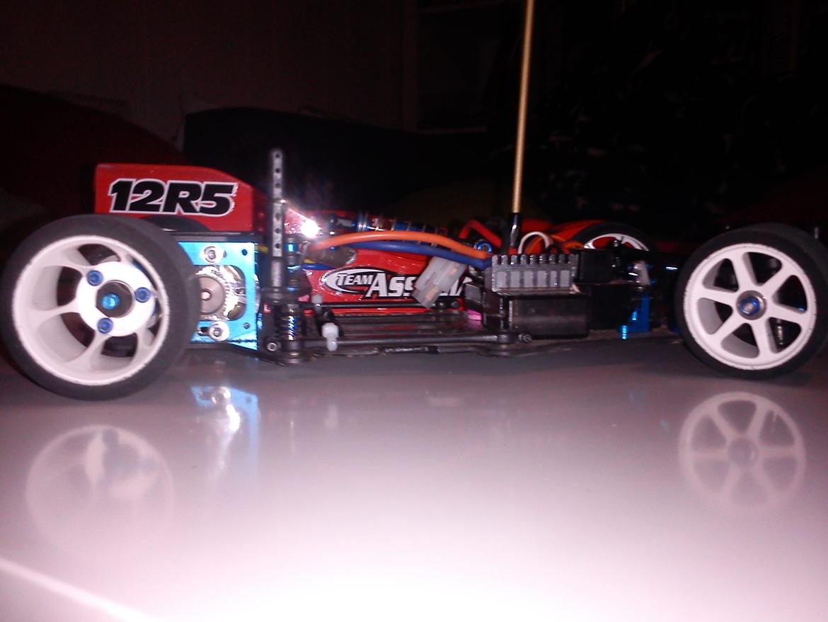 Bil Team Associated 12R5 billede 8